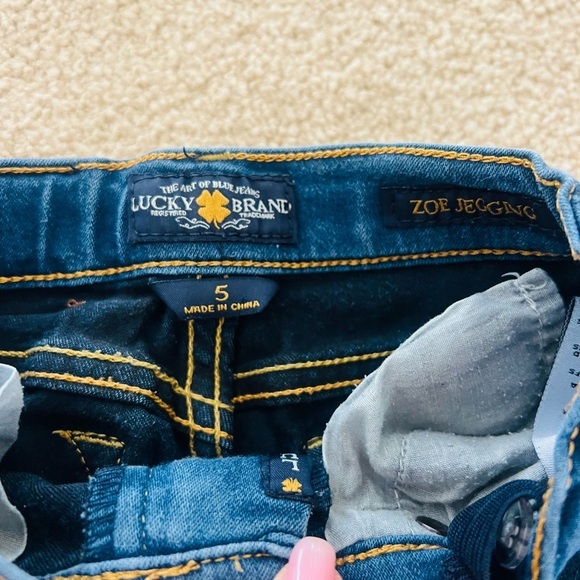 Lot girl size 4 and 5 jeggings from Lucky Brand, Old Nvy and Gap great condition - Picture 4 of 6